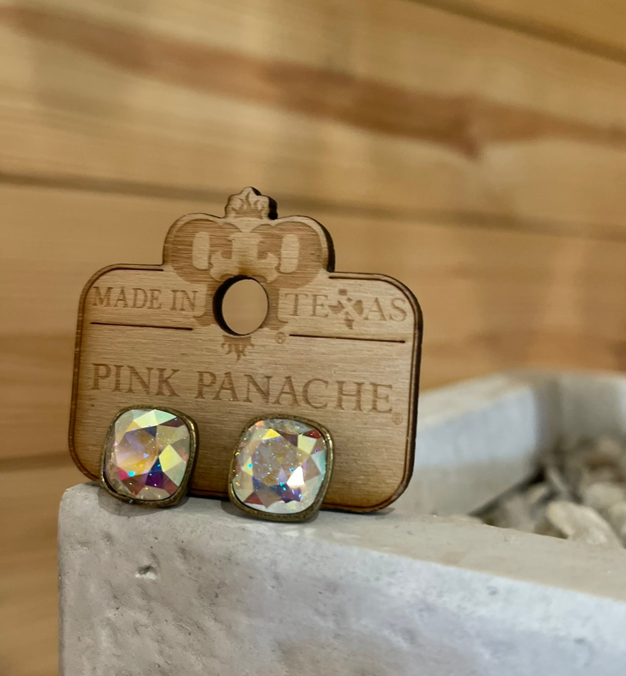 PP Iridescent Studs